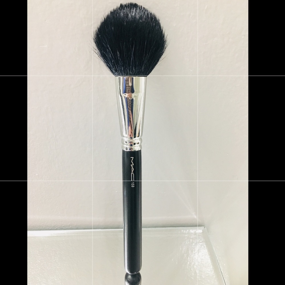 MAC 150 Large Powder Brush